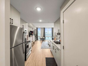 Fridge, microwave, oven, stovetop - Luxury Studio | 1 Bed | Northern Liberties (Philadelphia)