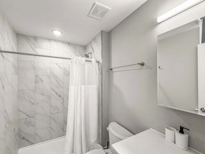Shower, shampoo