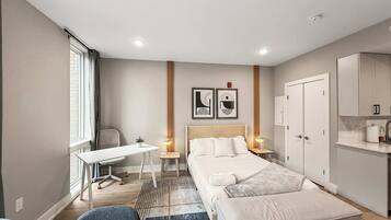 Iron/ironing board, WiFi, bed sheets