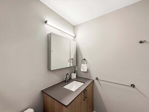 Shower - Luxury Studio | 1 Bed | Northern Liberties (Philadelphia)