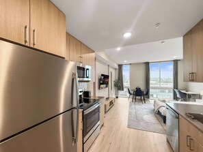 Fridge, microwave, oven, stovetop - Luxury Studio | 1 Bed | Northern Liberties (Philadelphia)