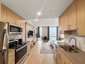 Fridge, microwave, oven, stovetop - Luxury Studio | 1 Bed | Northern Liberties (Philadelphia)