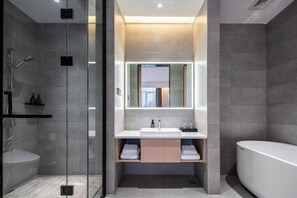 A modern bathroom with a glass-enclosed shower, a white sink with a mirror above, and a standalone bathtub. - Homeinn Ripple Yun Hotel (Guangde Bus Passenger Transport Center) (Guangde)