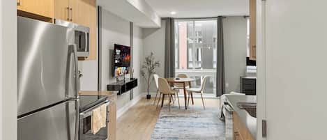 Frigorífic, microones, forn i placa de cuina