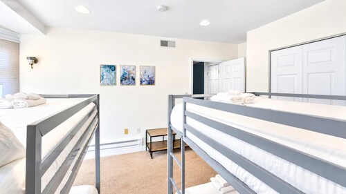 Luxury 2BD | 5 Beds | Rittenhouse