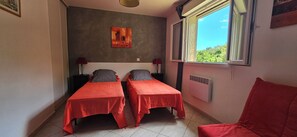 5 bedrooms, iron/ironing board