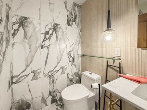 Douche, sèche-cheveux