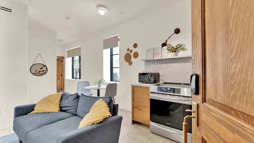 Luxury 1BD Stay in South St | 1 Bed Retreat