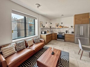 Interior - Luxury 1BD | 1 Bed | South St (Philadelphia)