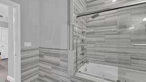 Dusche, Haartrockner, Shampoo