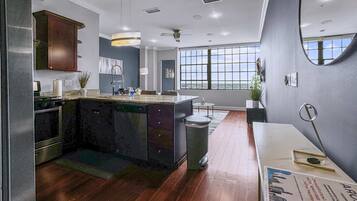 Fridge, microwave, oven, stovetop