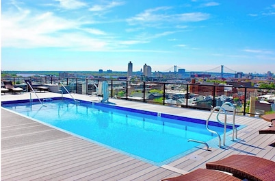 Upscale 2BD | NoLibs | Sleeps 4 | Fitness Center