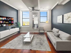 TV, offices - Luxury 2BR Northern Libs Escape w/ Fitness Access (Philadelphia)