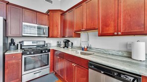 Fridge, microwave, stovetop, dishwasher