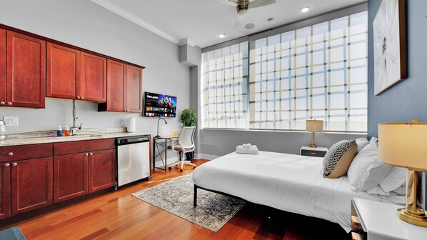 Iron/ironing board, WiFi, bed sheets