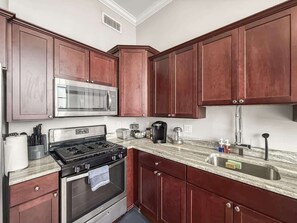 Fridge, microwave, stovetop, dishwasher