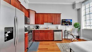 Fridge, microwave, stovetop, dishwasher