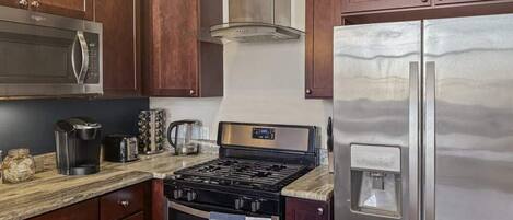 Refrigerador, microondas, horno, lavavajillas