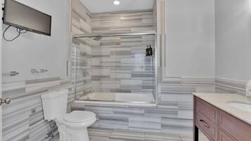 Shower, shampoo