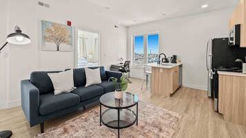 Een televisie en een kantoor