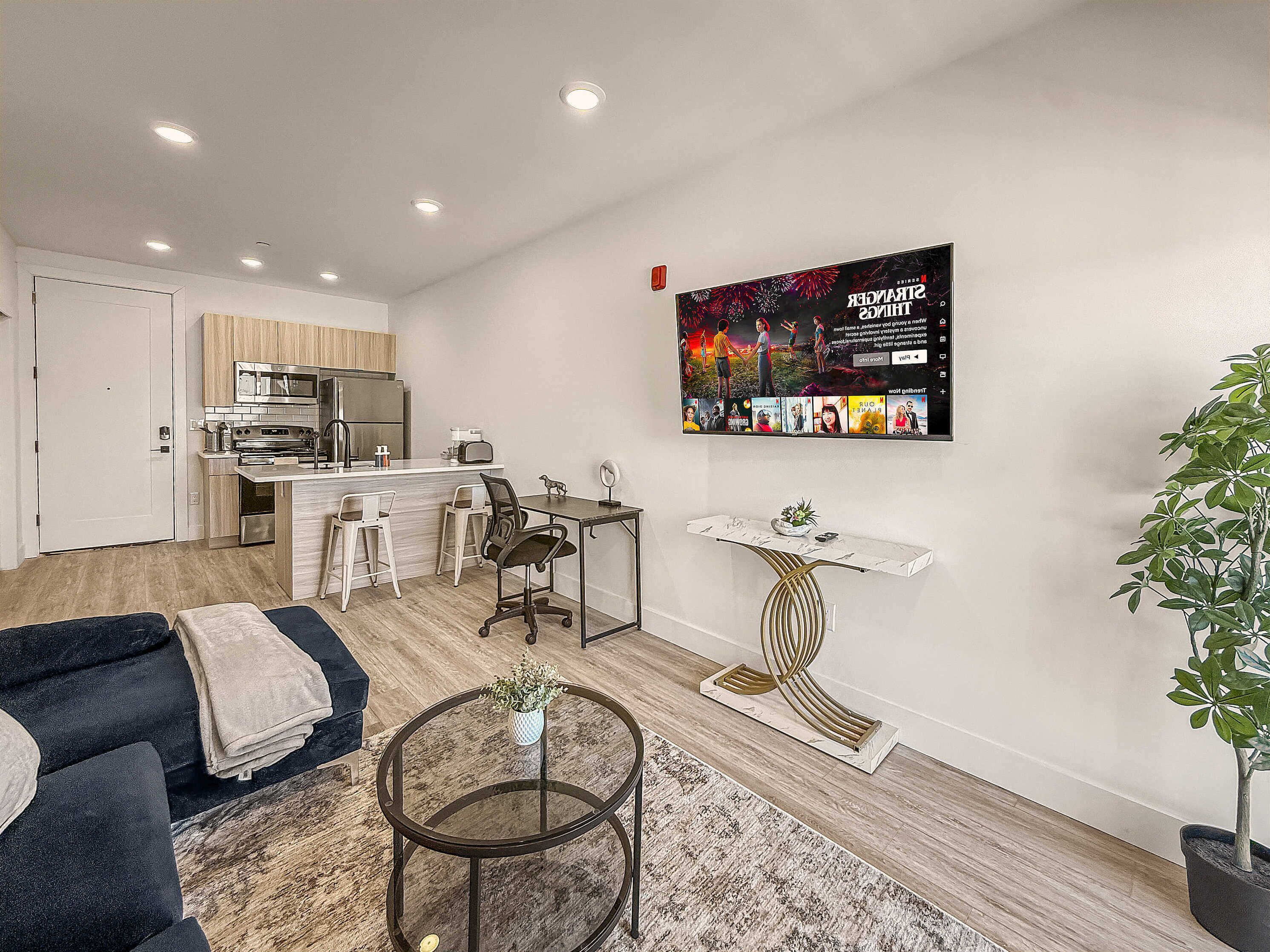 Una televisión, una oficina