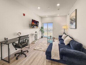 Televisión y oficina 