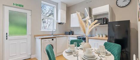 Fridge, microwave, oven, stovetop