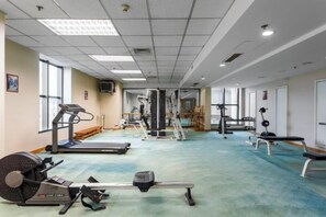 A gym with treadmills, weight machines, and a rowing machine. - Hangzhou Wenhua GINLAN JIA Grand Hotel (Hangzhou)