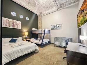 2 habitaciones, tabla de planchar con plancha, wifi y ropa de cama 