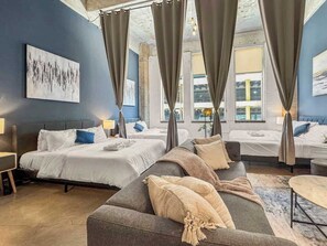 A hotel room with three beds, a sofa, and a large window. - Elegant 2BD | DT Dallas | Sleeps 10 | ValetParking (Dallas)