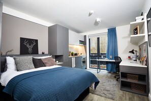 1 bedroom, desk, free WiFi, bed sheets