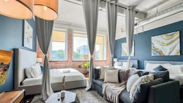 2 slaapkamers, een bureau, een strijkplank/strijkijzer, wifi