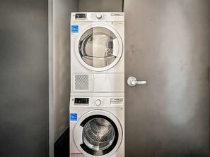 Interior - Large 3BD | DT Dallas | Sleeps 16| Free Parking (Dallas)