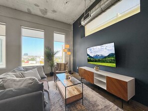 テレビ、書斎 / ワークスペース