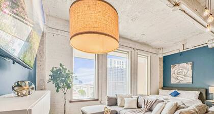 Elegant 1BD | DT Dallas | Sleeps 6 | Free Parking