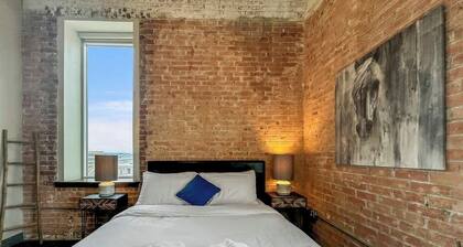 Elegant 2BD | DT Dallas | Sleeps 5 | Free Parking