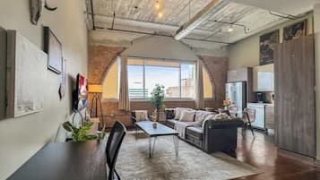 Een televisie en een kantoor