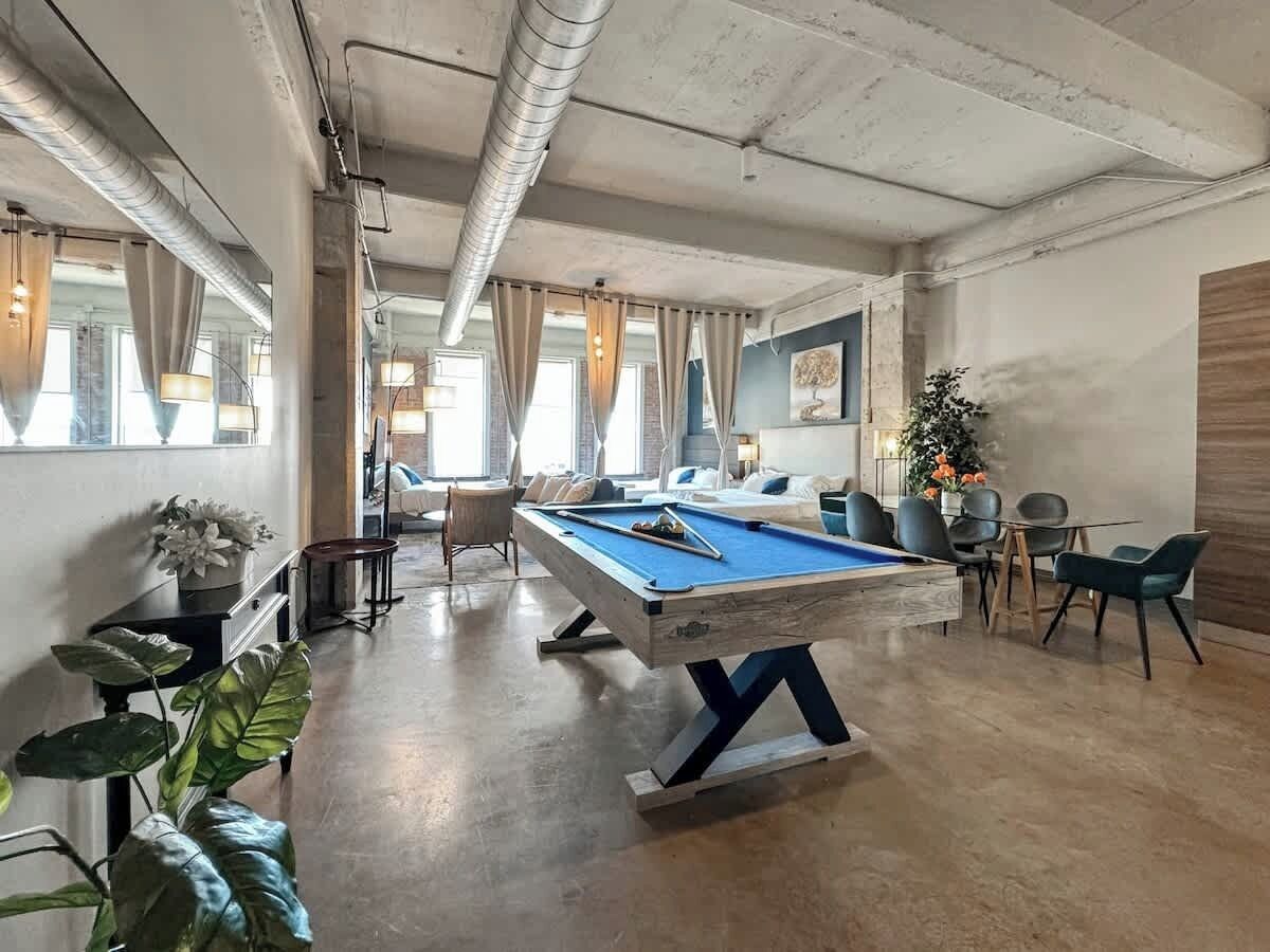 Elegant 2bd | Dt Dallas | Sleeps 16 | Valetparking - Dallas, TX