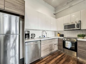 Frigorífic, microones, forn i placa de cuina 