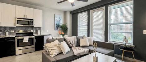 テレビ、書斎 / ワークスペース