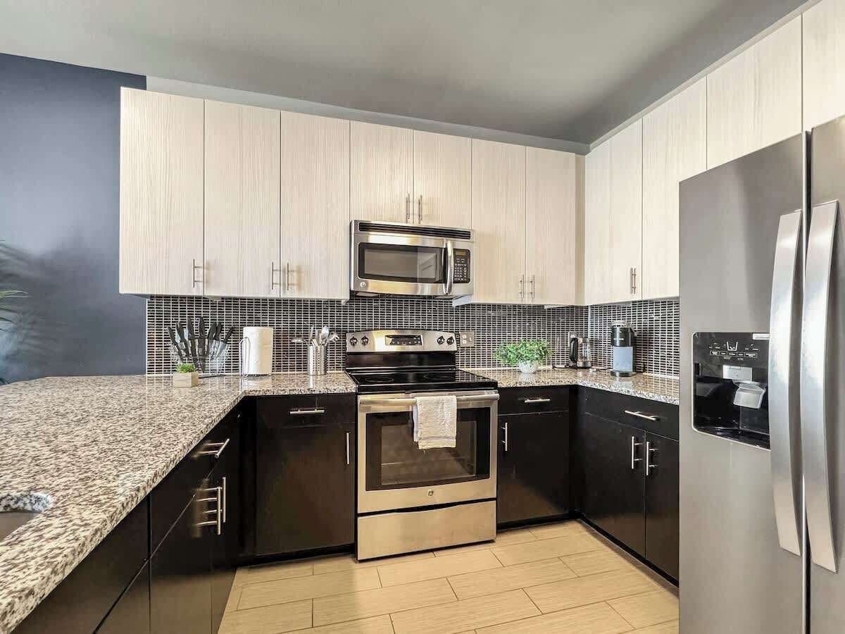 Kühlschrank, Mikrowelle, Ofen, Herdplatte