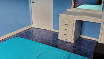 1 bedroom, iron/ironing board, free WiFi