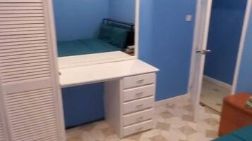 2 bedrooms, iron/ironing board, free WiFi