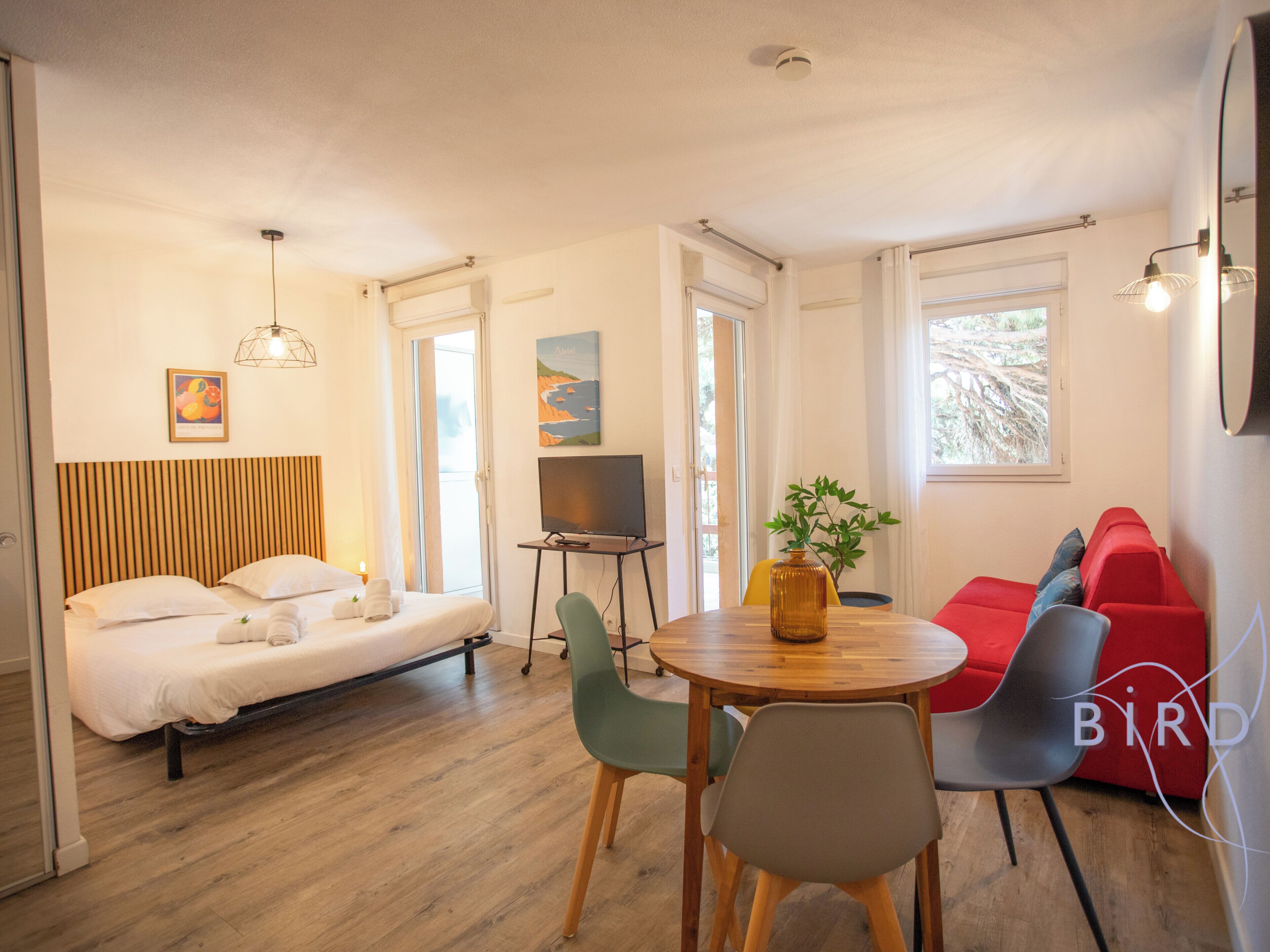 Iron/ironing board, travel crib, WiFi, bed sheets