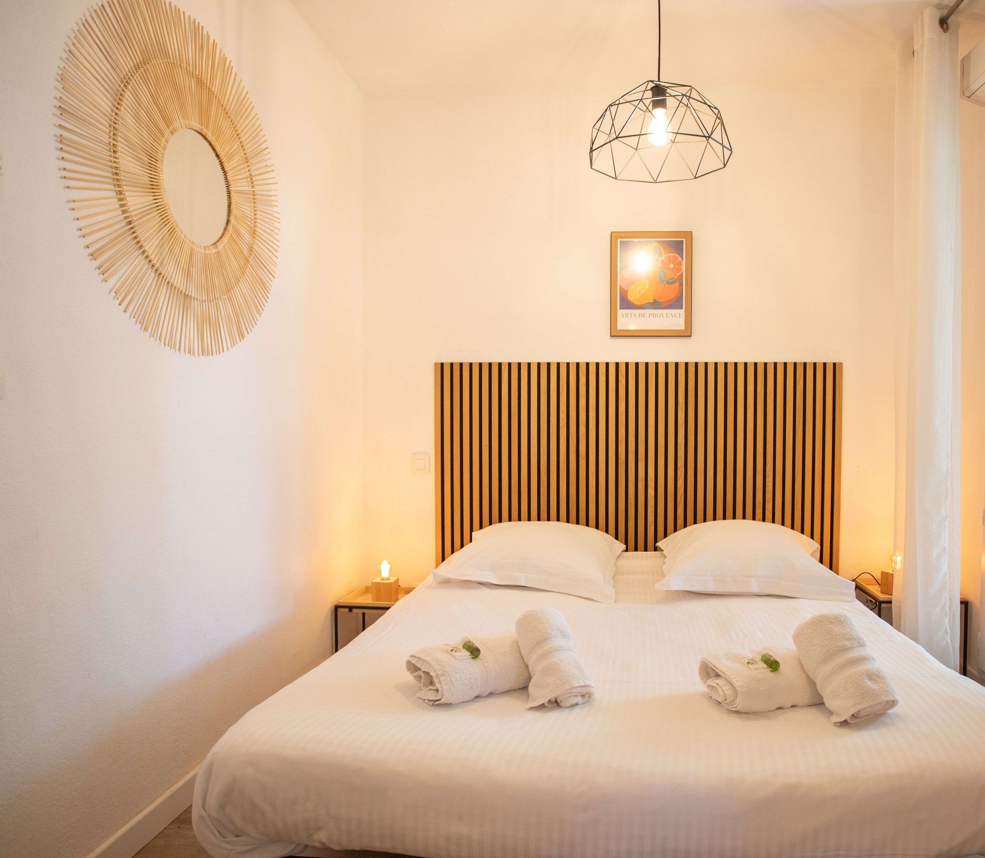 Fer et planche à repasser, lit parapluie, Wi-Fi, draps fournis