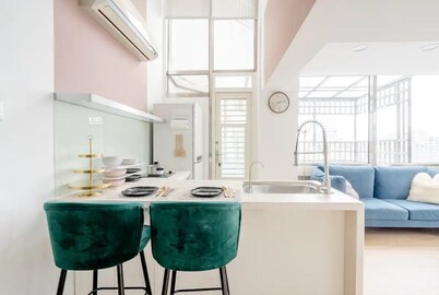 Bright and Spacious Duplex. Abundant natural light