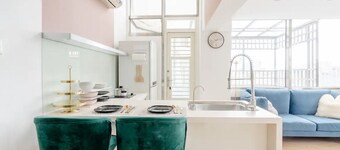 Bright and Spacious Duplex. Abundant natural light