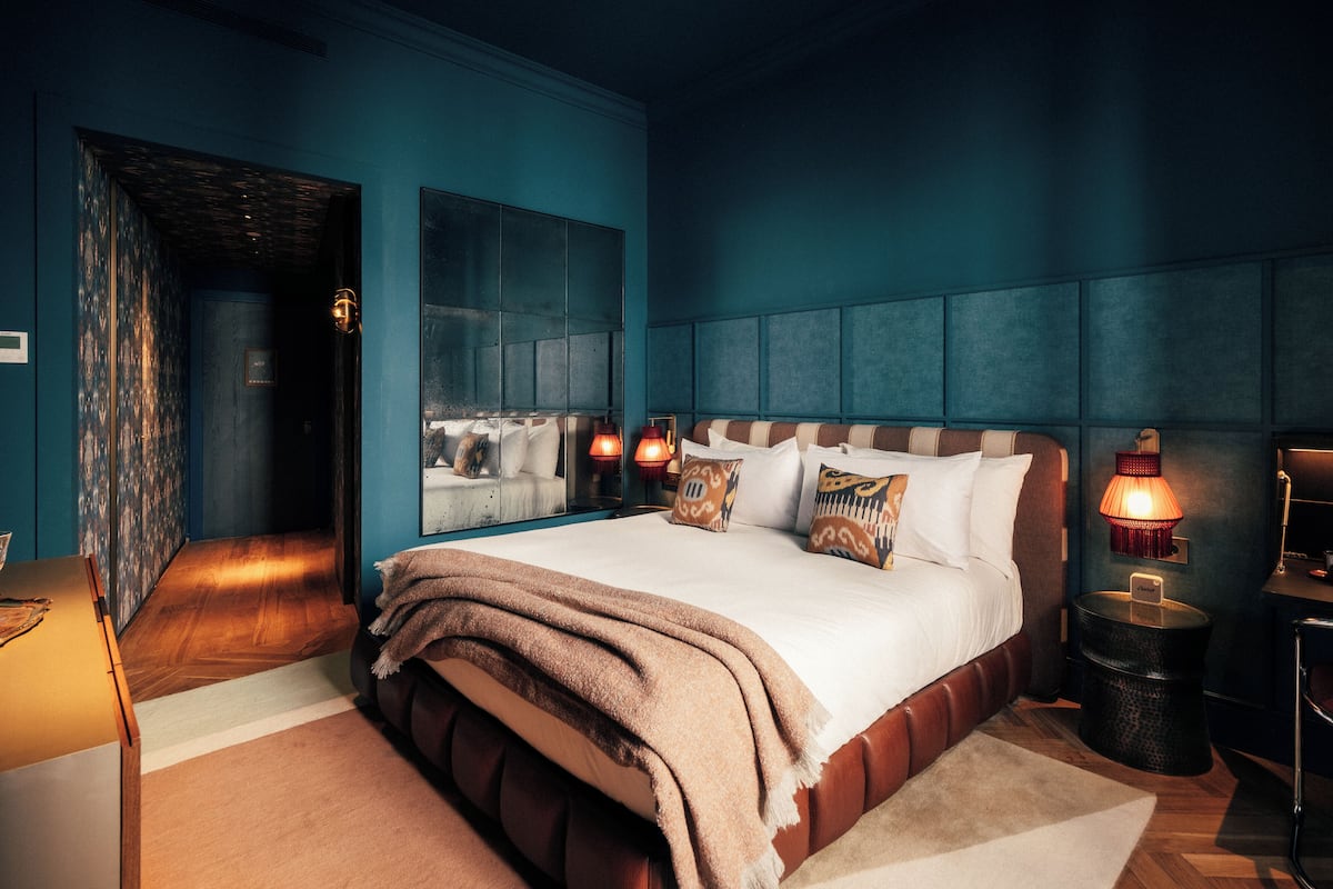 Egyptian cotton sheets, premium bedding, minibar, in-room safe