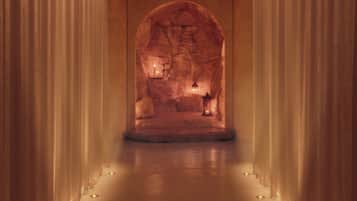 Sauna, 4 treatment rooms, massages