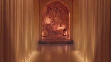 Sauna, 4 treatment rooms, massages